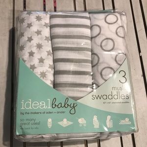 3 Swaddle Blankets